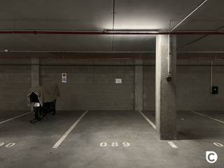 <p><span>Zorgeloos parkeren aan het Nieuw Zuid - Scheldehof</span></p><p><span>Op een uitstekende locatie, gelegen in een afgesloten, ondergrondse garage van een recent gebouw vinden we deze parkeerplaats. Via de Kaaien ben je direct op de snelweg, terwijl de Leien je zo naar het historisch centrum brengen. Altijd zeker van een plaats, nooit nog parkeerstress. Ideaal voor omwonenden of iemand die werkt in de buurt.</span></p><p><span> </span></p><p><span>Beschikbaar bij akte.</span></p><p><span> </span></p>