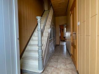 Hoofdgebouw ingericht als woning met aanpalende ruime polyvalente schuur. Of u nu op zoek bent naar een woning met ruimte voor uw...