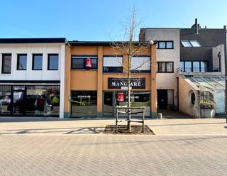 Dit handelshuis bevindt zich langs de Geelsebaan in het centrum van Kasterlee. Het pand is op wandelafstand van de Markt en biedt tal...