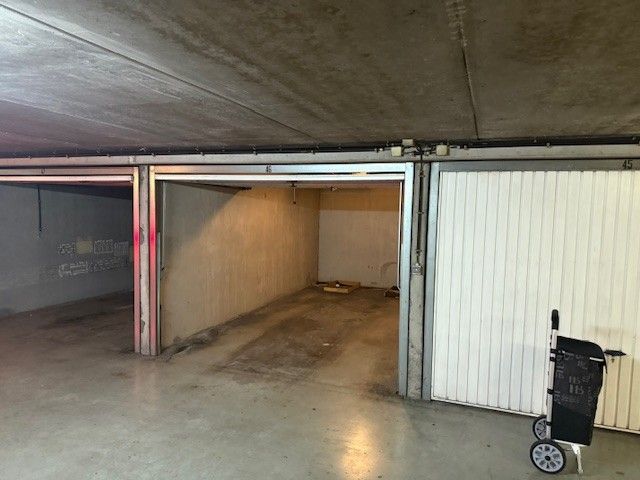 Gesloten garagebox in hartje Oostende te koop. - foto 3