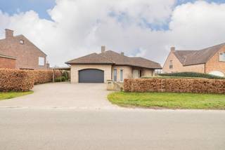 Ruime villa (bewoonbare oppervlakte 304m²) met 3 slaapkamers én bureau (mogelijkheid tot 4 slaapkamers), met kruipkelder en inpandige garage,...