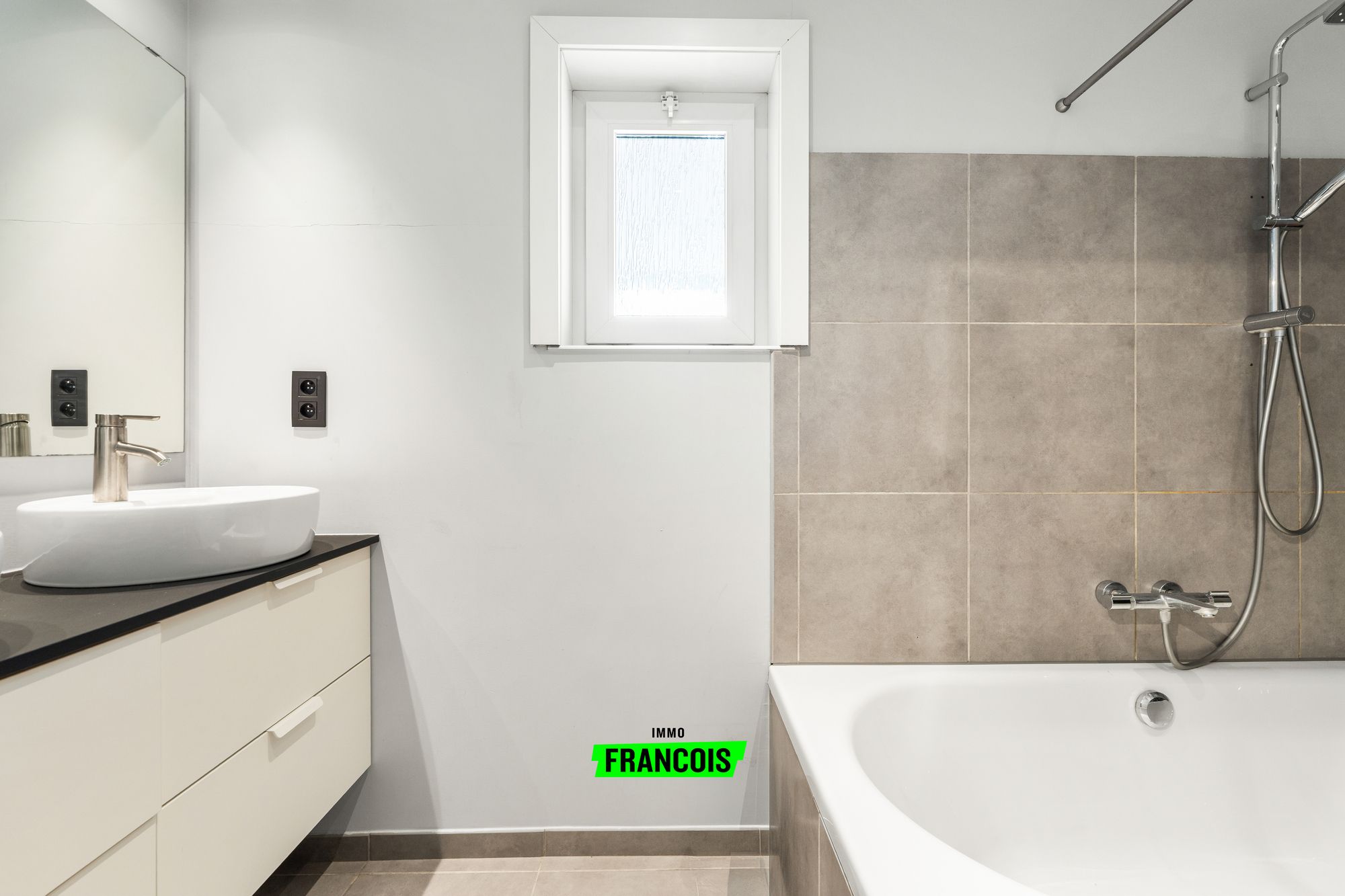 Instapklare gezinswoning met 4 slaapkamers in Torhout! - foto 2