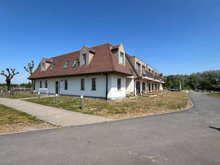 Deze comfortabele vakantiewoning voor 5 personen bevindt zich op het populaire domein "Klein Strand" in Jabbeke, met een uitstekende...
