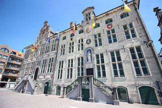 Opportunité unique de location dans le cœur historique de Saint-Nicolas !Les bâtiments historiques "De Cipierage" et "Het Parochiehuis", situés...