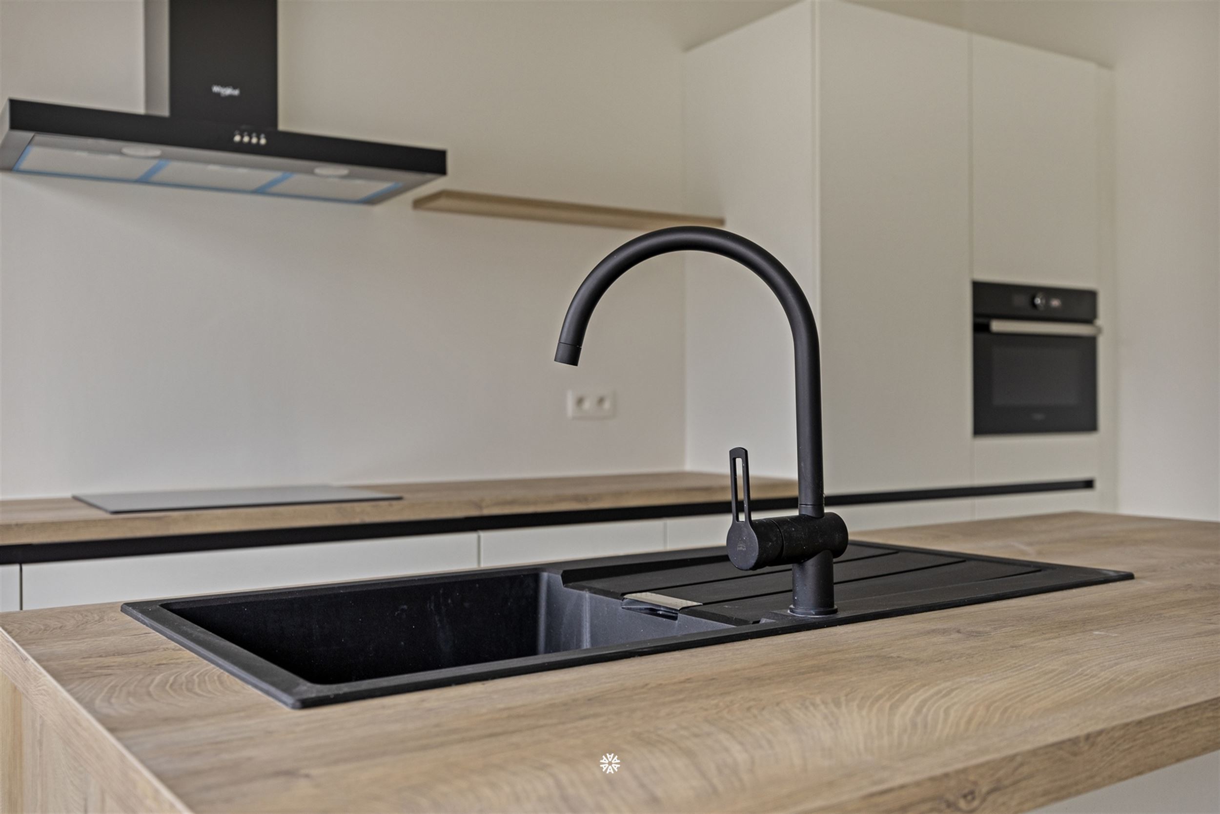 Gerenoveerd appartement met drie slaapkamers te huur - foto 2