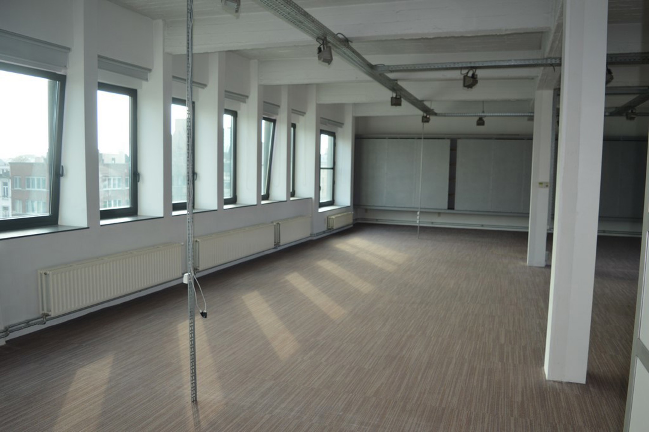 Kantoor 175m²  te huur nabij het Antwerpse Eilandje - foto 3