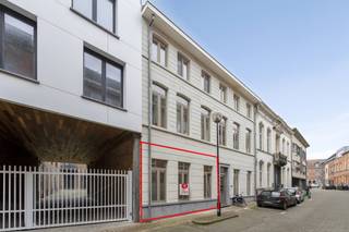 Dit gelijkvloers appartement (80 m²) is gelegen in een zijstraat van de markt in Zottegem, op wandelafstand van winkels, het station en scholen...
