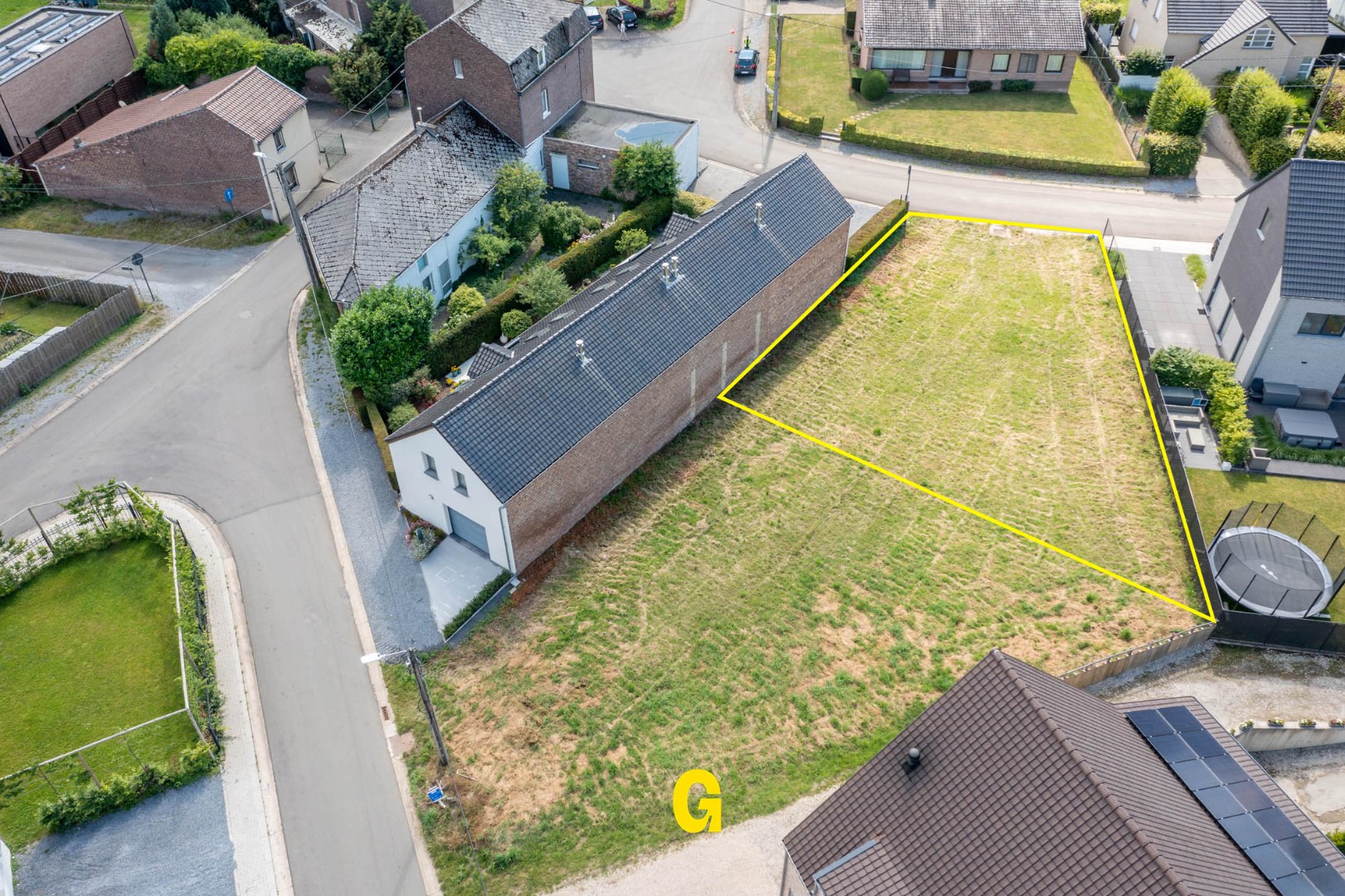 Landelijk en rustig gelegen perceel bouwgrond bestemd voor halfopen bebouwing, op 4a 44ca, vlakbij het centrum van Hoeselt - foto 4