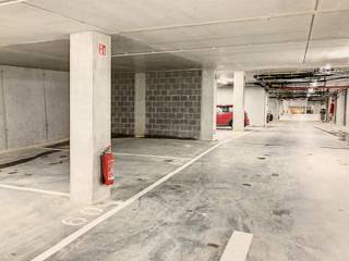 Wezembeek-Oppem - In een gebouwencomplex gelegen in het nieuwe centrum van Wezembeek-Oppem, ondergrondse parkeerplaats met een diepte van +/-4m en...