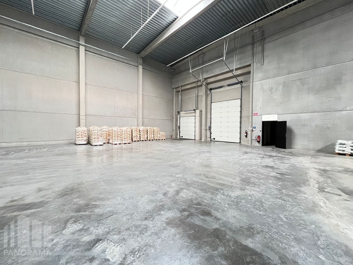 Modern bedrijfsgebouw met uitstekende visibiliteit langs E40 - foto 4