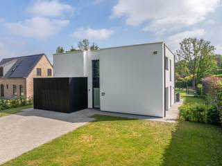 Gelegen tussen de centra van Zoersel en Schilde bevindt zich deze recent gebouwde, moderne villa. De woning combineert strak design met...