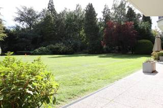 Gelijkvloers appartement in parkdomein "Hof van Acaria" in Schotenhof, vlakbij winkels en openbaar vervoer. Het appartement werd ca. 2012...