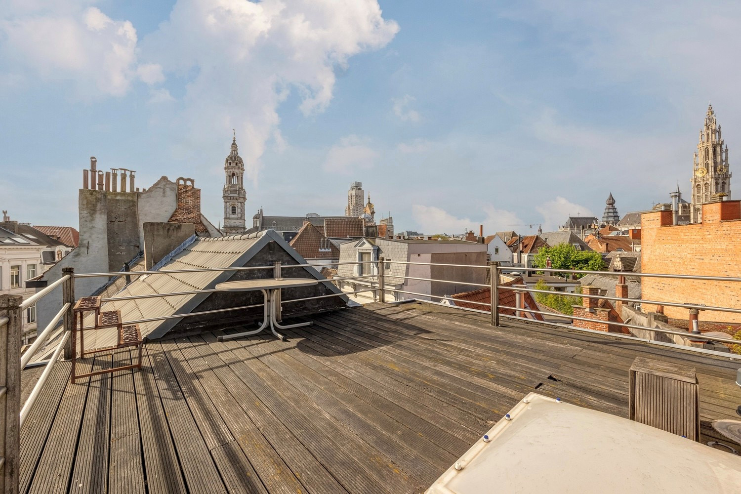 Veelzijdig opbrengsteigendom met aparte woongelegenheid en buitenruimte op A-locatie te Antwerpen met 2 aparte ingangen! - foto 2