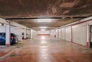 <p><span>Place de parking souterraine à vendre au Koningin Fabiolapark, bloc 5</span></p><p><span> </span></p><p><span>Situé dans le Koningin Fabiolapark, bloc 5, ce spacieux garage souterrain d'une superficie d'environ </span><span>20,3</span><span> m²</span><span>est à vendre </span><span>.</span></p><p><span> </span></p><p><span>Le garage mesure </span><span>5,8 m x 3,4 m</span><span> et est idéal pour garer une voiture, des vélos ou entreposer d'autres objets. Grâce à sa grande superficie, il offre diverses possibilités tant pour le stationnement que pour le rangement supplémentaire.</span></p><p><span> </span></p><p><span>Ce garage constitue en outre </span><span>un investissement</span><span>intéressant </span><span>en vue d’une mise en location</span><span>.</span></p><p><span> </span></p><p><span>Cela vous intéresse ? Contactez-nous pour plus d’informations ou pour organiser une visite.</span></p><p><span> </span></p><p><span>Prix de vente : €25 000</span></p>