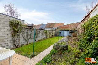 Situated on a quiet street in Ostend, near the Zandvoorde motorway entrance and exit, this house boasts a practical and well-organized layout...