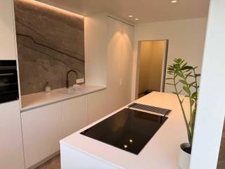 Instapklare gezinswoning met tuin en garage op toplocatieIn een rustige, gegeerde woonomgeving in Mortsel bevindt zich deze smaakvol gerenoveerde en...