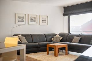 <p><strong>Blankenberge: Instapklaar appartement met ruim terras en zijdelings zeezicht te koop in Blankenberge!</strong></p>

<p>Op de 5e verdieping van de stijlvolle residentie &amp;quot;Bristol Palace&amp;quot; vinden we dit instapklaar appartement met ruim terras en 1 slaapkamer te koop. Deze is tevens uitstekend gelegen mooi centraal op de Zeedijk tussen Casino en jachthaven, vlakbij het centrum, de winkelstraat, station,...</p>

<p><strong>Indeling:</strong> Inkomhal met ingebouwde kasten, ruime woonkamer, ruim terras met zicht op hinterland en zijdelings zeezicht, open keuken, slaapkamer, terras, badkamer en apart toilet.</p>

<p><strong>Troeven:</strong></p>

<ul><li>Gemeubeld en instapklaar.</li><li>Gemeenschappelijke fietsenberging.</li><li>6 slaapplaatsen.</li></ul>

<p>Meer informatie? Contacteer Maarten op het nummer 050 42 58 98.</p>