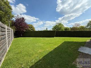 Deze vrijstaande woning heeft een ideale en rustige ligging te Schriek. Alle kamers bevinden zich op het gelijkvloers.De indeling is als volgt:...