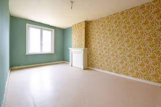 Deze woning uit 1918 biedt een ideale basis voor wie houdt van karakter en graag zelf de handen uit de mouwen steekt. De indeling bestaat uit...