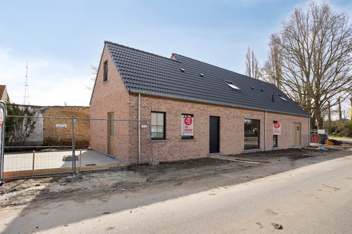 Halfopen nieuwbouwwoning te koop met 3 kamers, oprit en tuin - foto 2