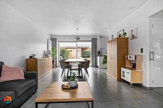 Op een uitstekende locatie in een achterliggende wijk te Willebroek bevindt zich deze recente woning met 4 slaapkamers, tuin en carport. U...