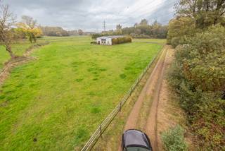 Hippisch complex op 14.640m²Troeven in de kijker:- Volledig vergund- Super solide stalgebouw met 13 boxen, solarium en hooi-opslag.- Volledig omheind...
