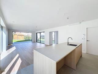 Deze koppelvilla in Duinbergen is gelegen in een rustige omgeving, op een steenworp afstand van het strand. Bij het binnenkomen van de villa wordt...
