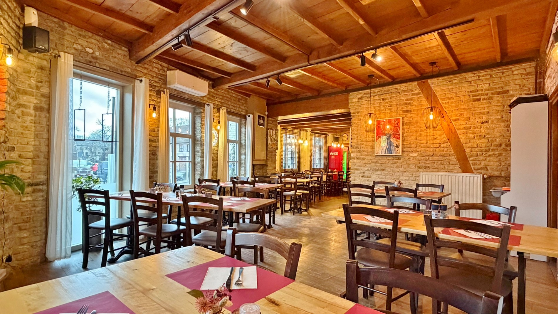 Unieke kans: Instapklaar restaurant met woonst in hartje Watou - foto 2