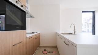 In de Baversstraat 12 in Tongeren, recht tegenover het Vesalius Ziekenhuis, kan je dit recent appartement huren. Het maakt deel uit van...