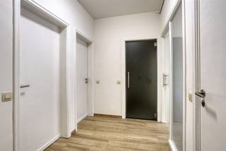 Gunstig gelegen en comfortabel 2-slaapkamer appartement. In kleinschalig gebouw zonder vaste maandlasten 2-slpk appartement bestaande uit inkomhal,...