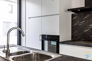 TE KOOP - nieuwbouwappartementen in Berlare. <br />Kiezen voor Pigalle is kiezen voor modern wonen met ruime terrassen/tuinen. <br />Tegelijk geniet je van een topligging op wandelafstand van de markt van Berlare en winkels/scholen.<br /><br />Pigalle biedt energiezuinige nieuwbouwappartementen (warmtepomp) met 1 als 2 slaapkamers. <br />Voorkeur voor gelijkvloers met terras of liever een appartement op de verdieping? Mogelijkheid tot aankoop autostaanplaats. <br />Contacteer ons gerust voor meer info - 052 52 80 30 - info@goemanvastgoed.be