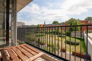 Beschrijving appartementWelkom in dit prachtige droomappartement met 2 ruime slaapkamers, zonnig terras en gemeenschappelijke tuin, dat pal tussen de...