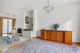 Informatie woningDeze prachtige te renoveren woning uit de twintigste eeuw met een grote tuin is gelegen op wandelafstand van het commercieel centrum...