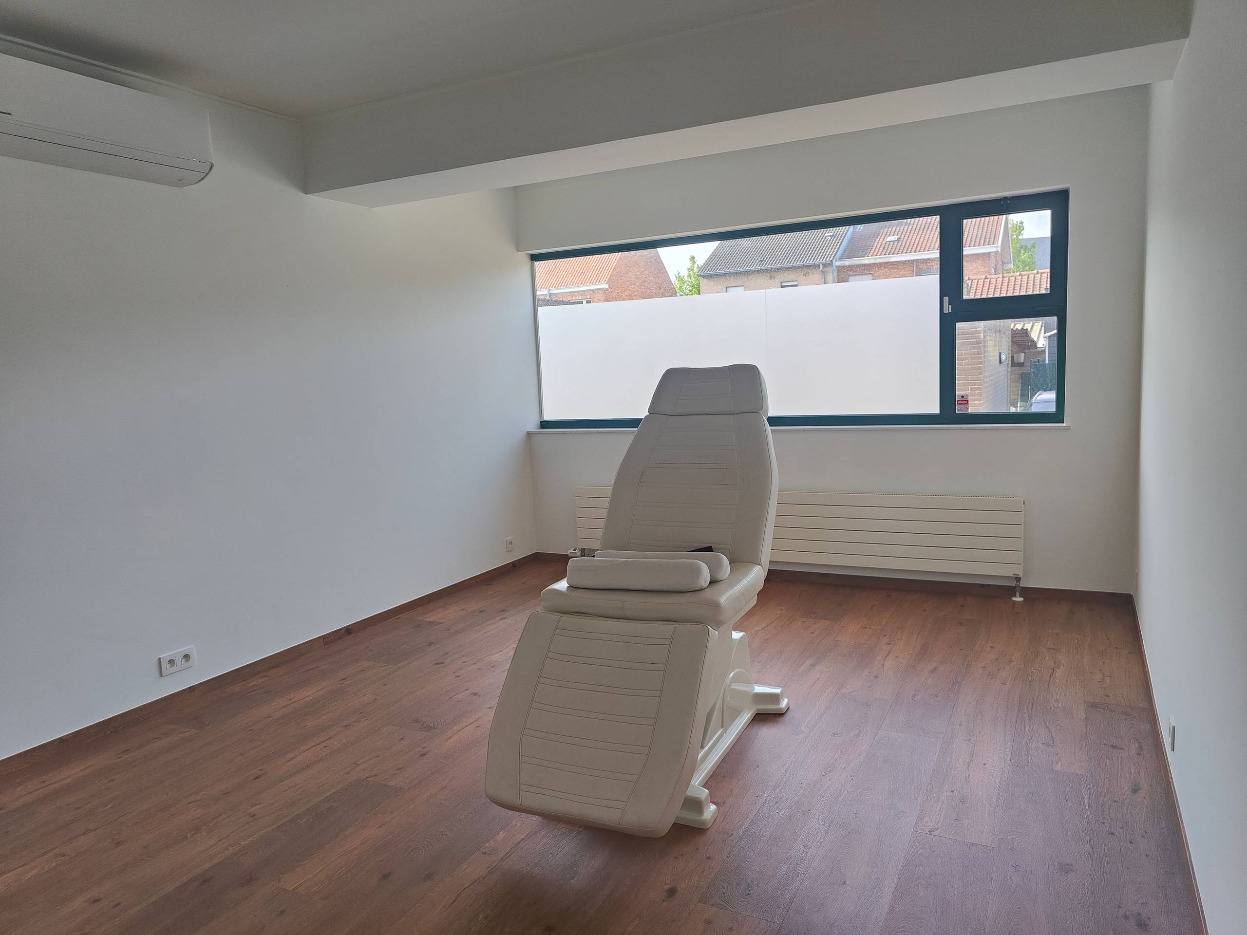 Commercial for rent in Sint-Kruis - photo 5