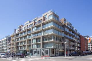 In de Residentie Lectus I, centraal gelegen in het hart van Nieuwpoort-Bad, bevindt zich deze vlot inrijdbare dubbele garagebox.Dankzij de praktische...