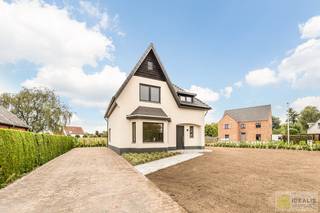 IDEALIS VASTGOED – Schitterend volledig vernieuwde woning met een heerlijke open leefruimte, luxe keuken, 3 ruime slaapkamers, een ruime...