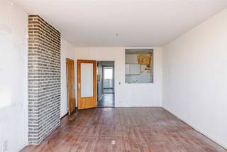 Are you looking for a strategically located yield property with strong return prospects? Then discover this small-scale building consisting of...