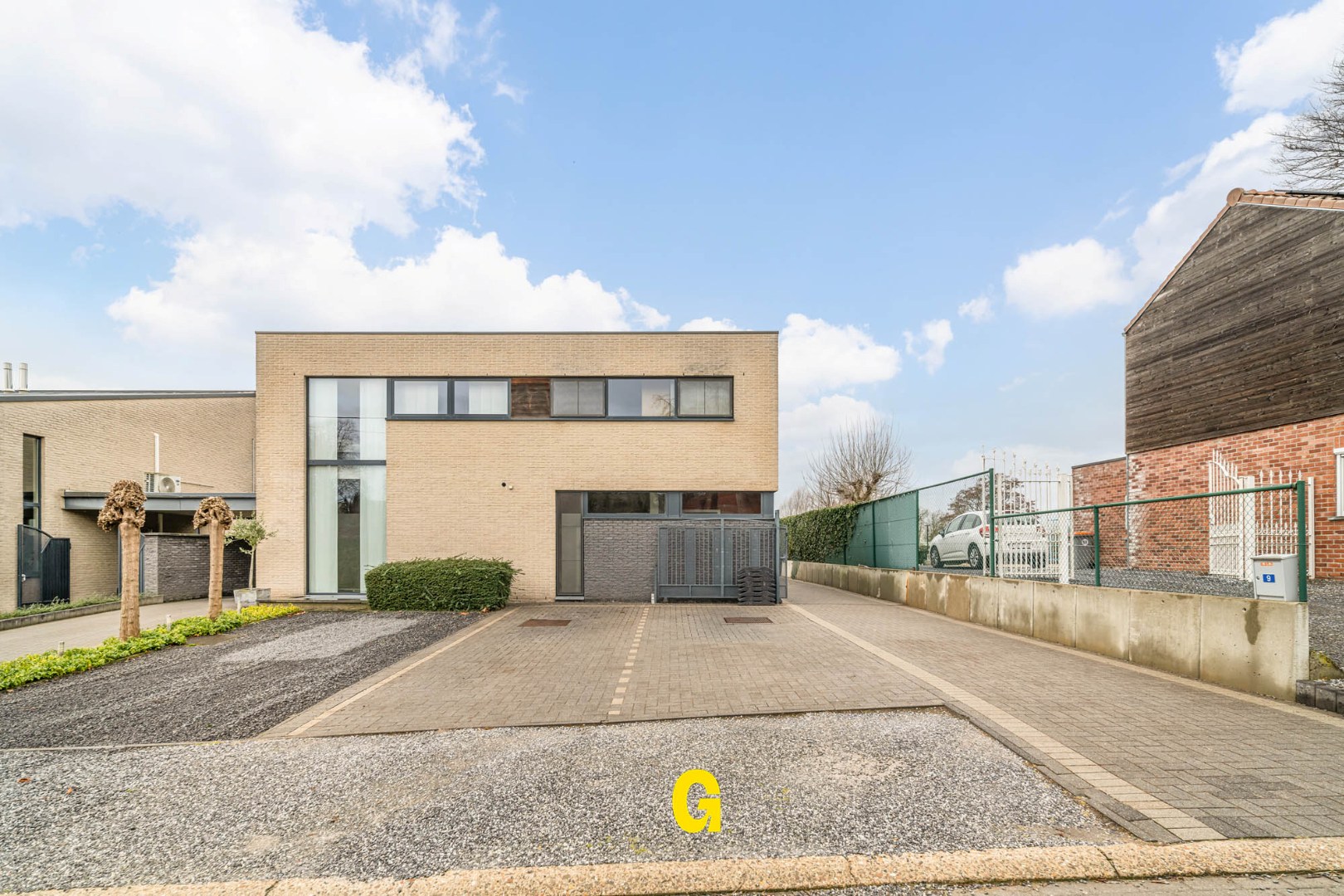 Knappe halfopen woning met zuidwest gerichte tuin met zwembad, rustig gelegen te Kleine Spouwen - foto 3