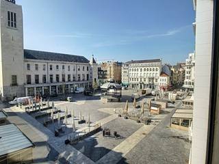 Dit lichtrijk hoekappartement in de Brabantstraat biedt een aangename woonbeleving aan de zonnezijde van het Wapenplein. Dankzij de...