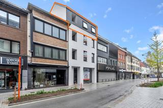 In het centrum van Ninove bevindt zich dit volledig afgewerkt en instapklaar nieuwbouwappartement (duplex) op de derde verdieping van...