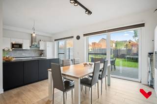 Ontdek deze recente woning in het pittoreske Borlo, een deelgemeente van Gingelom. Hier woon je in het hart van het Haspengouwse fruitlandschap,...