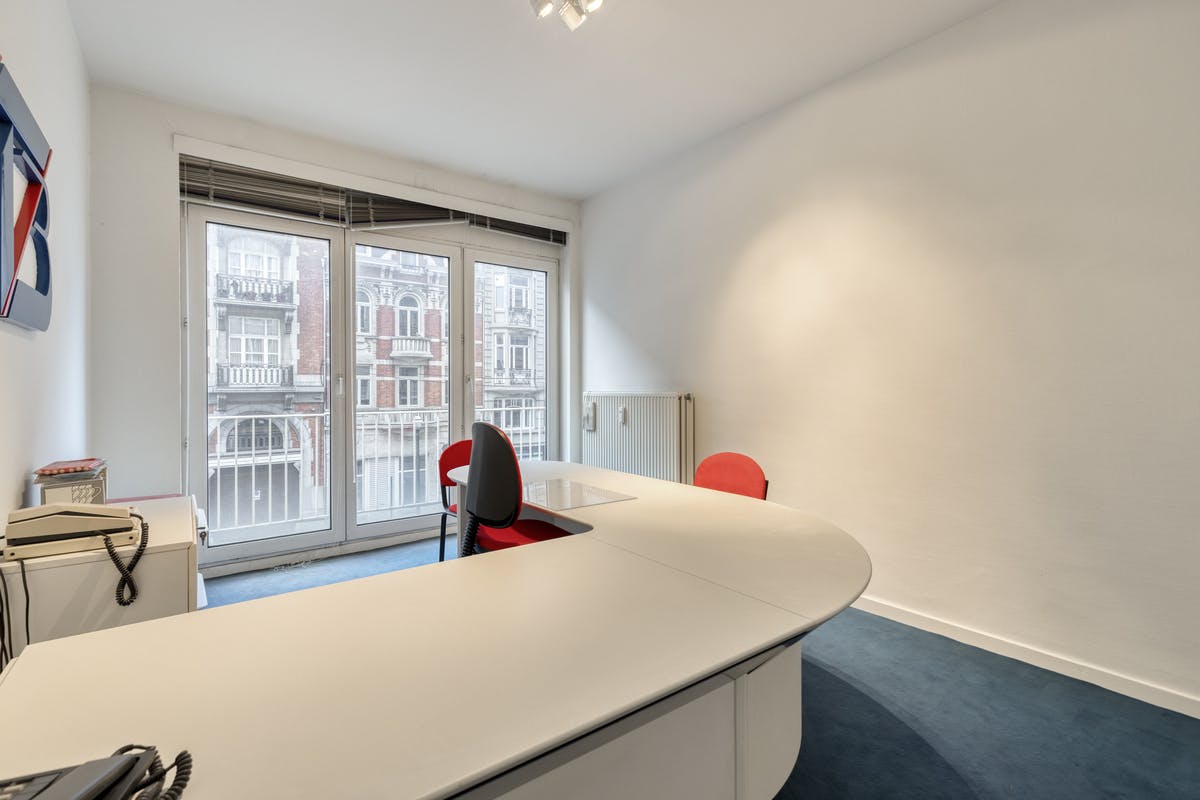 Lichtrijke en Strategisch Gelegen Kantoorruimte (33,5 m²) – Brussel - foto 3