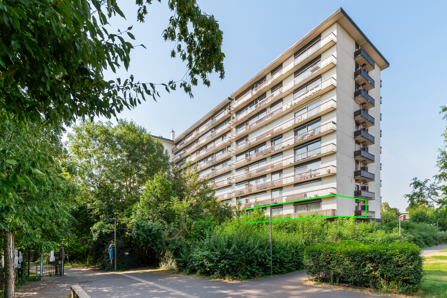 Appartement te koop in Merksem met 3 slaapkamers - foto 1