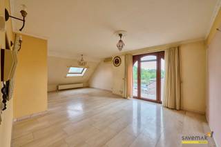 Dit ruim appartement bevindt zich op 5 minuten van de E313.Het is gelegen op de tweede verdieping en heeft 2 ruime slaapkamers.De badkamer heeft een...