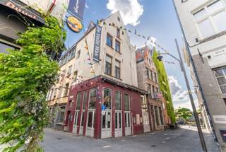 Located in the historic center of Antwerp, in an absolutely prime location right on the Scheldt, this characterful building is within walking...