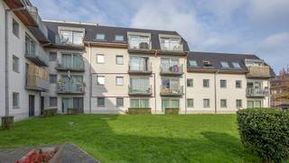 Appartement met één slaapkamer in een welonderhouden residentie<br /><br /><span>Deze mooie studio ligt op wandelafstand van het Astridpark en het Westland Shopping Center, en nabij alle voorzieningen: openbaar vervoer, scholen, winkels en toegang tot de uitvalswegen.<br /></span>De eigendom omvat een leefruimte met een open en volledig ingerichte keuken die toegang biedt tot het aangenaam terras, één slaapkamer en een douchekamer met douchecel, lavabomeubel en toilet.<br />Er is eveneens een gemeenschappelijke tuin, toegankelijk langs de achterzijde van het gebouw en fietsenstalling voorzien. <br /><br />Het gebouw dateert van 2016 en beschikt over een zeer gunstig EPC (label B).<br />Elektriciteit = conform.<br /><br /><span>Ideaal voor eigen bewoning of als investering. Te bezoeken!</span>