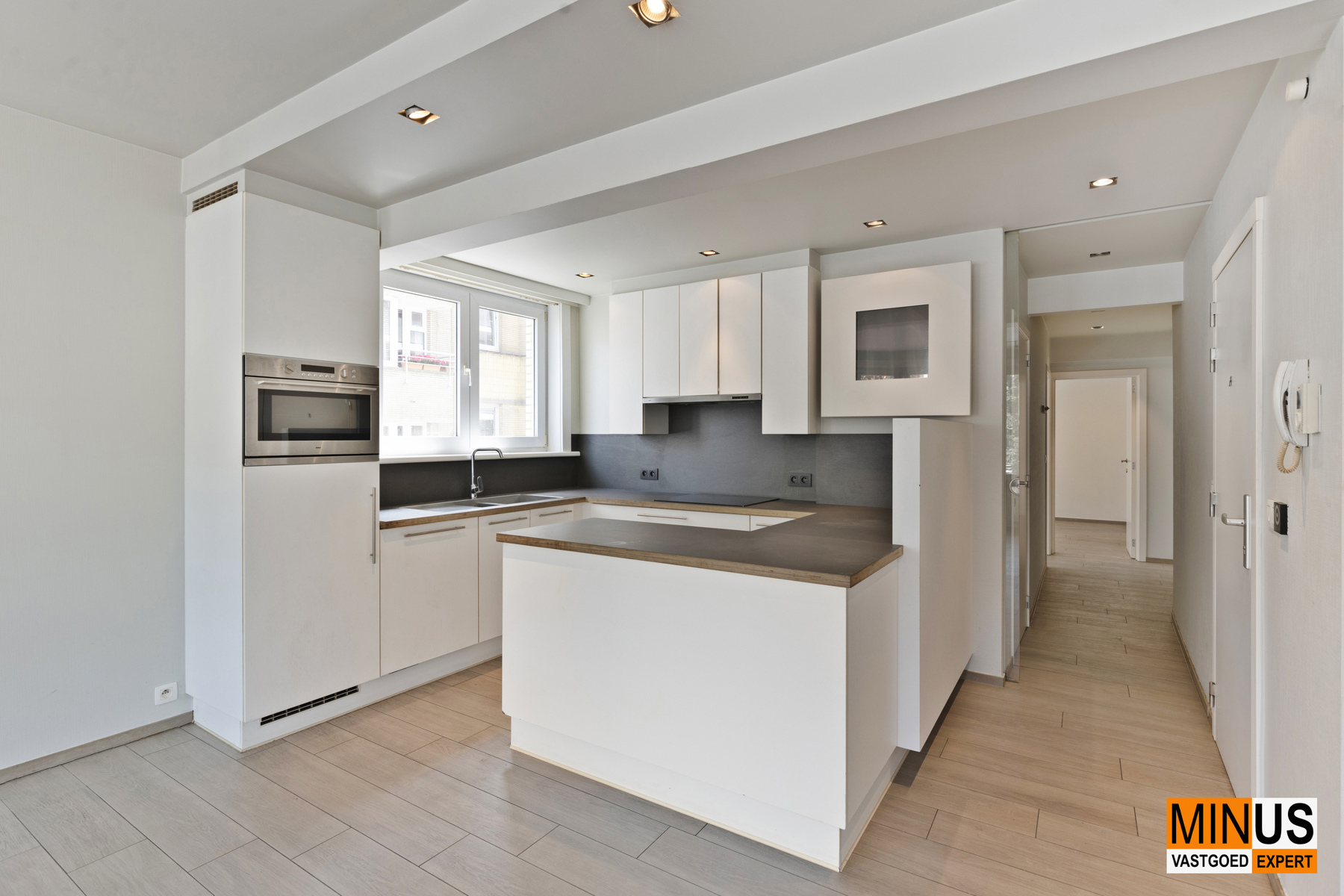 Lichtrijk appartement met 2 slaapkamers en uitzicht op het Sint-Petrus- en Paulusplein - foto 4