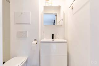 Ontdek deze moderne, gelijkvloerse studentenkamer van 23m², ideaal gelegen in de rustige villawijk van Heverlee. deze studentenkamer kan...