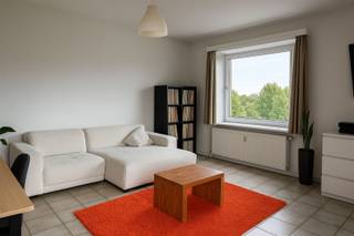 <p><span><strong>Demandez votre visite via info@optimusvastgoed.be ! </strong></span><br />TURN<span><strong>: Appartement d'une chambre à Lummen ! </strong></span><br />Cet<span><strong>appartement bien entretenu est situé sur le Ringlaan à Lummen, dans un endroit central et facilement accessible. Toutes les commodités telles que les magasins, les transports publics, les restaurants et les voies d'accès aux E313/E314 sont à proximité immédiate.</strong></span> L<span><strong>'appartement est situé au troisième étage et est accessible par ascenseur. </strong></span><br />Le<span><strong>salon spacieux s'ouvre sur une terrasse agréable. A côté se trouve une cuisine séparée, équipée de placards et d'appareils électroménagers. L'appartement dispose également d'une salle de bain avec douche dans la baignoire, d'un débarras et d'une chambre à coucher. Au sous-sol, il y a une cave fermant à clé et un garage fermé à clé. Les charges communes comprennent la consommation d'eau et le chauffage.</strong></span><br />Localisation<span><strong>:</strong></span><br />L'<span><strong>appartement est idéalement situé sur le Ringlaan à Lummen, à proximité des commerces, des transports en commun et à une courte distance des bretelles de l'E313 et de l'E314.</strong></span><br />Plan d'étage<span><strong>: </strong></span><br />Plan d'étage<span><strong>: entrée, débarras, salle de bain, chambre, salon avec terrasse, cuisine. #Appartement en sous-sol</strong></span><span><strong>et garage.</strong></span><br />Tribs<span><strong>: </strong></span><br />-<span><strong> Emplacement central ! </strong></span><br />-<span><strong> Appartement en sous-sol et garage ! </strong></span><br />-<span><strong> Ascenseur disponible ! </strong></span><br />EPC<span><strong>C avec certificat numéro</strong></span><span><strong>20230120-0002785813-RES-1<br />Coûts</strong></span><span><strong>communs</strong></span><span><strong>75 euros par mois pour l'eau et le chauffage avec règlement annuel.</strong></span><span><strong><br />Disponible</strong></span> immédiatement<span><strong>.</strong></span></p>