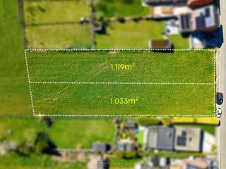 Prachtig perceel bouwgrond met ZUIDGERICHTE ORIËNTATIE op een MOOIE OPPERVLAKTE VAN 1.119M² in het charmante Michelbeke. Dit perceel voor...